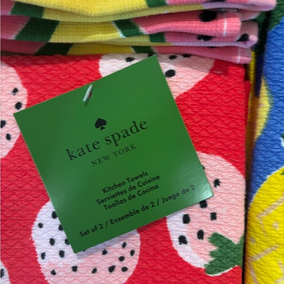 NWT Kate spade strawberry print kitchen towel set of two towels - Picture 2 of 2